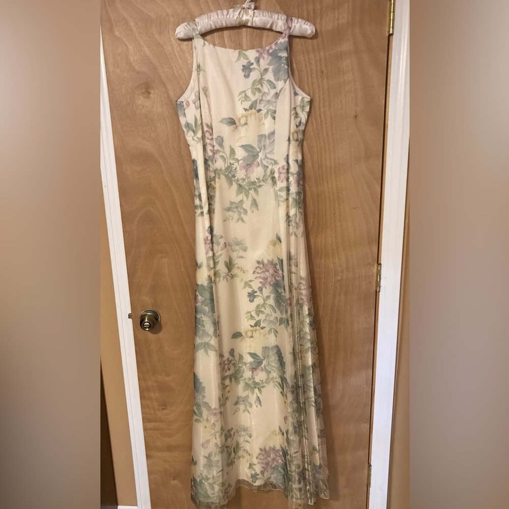 Women’s Full length dress with shoulder straps.